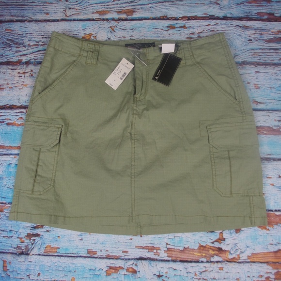 Venezia Pants - NWT Sz 14 Venezia by Lane Bryant Army Green Skort